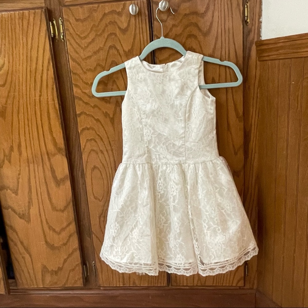 Jessica McClintock girls so 5 off white/ivory in color with tulle lining.